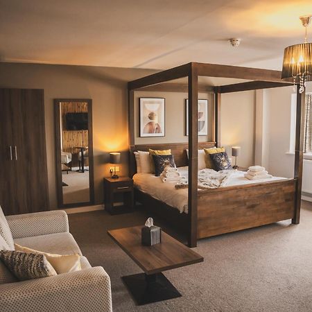 Crossways Otel Wells Dış mekan fotoğraf A bedroom at The Old Vicarage Hotel