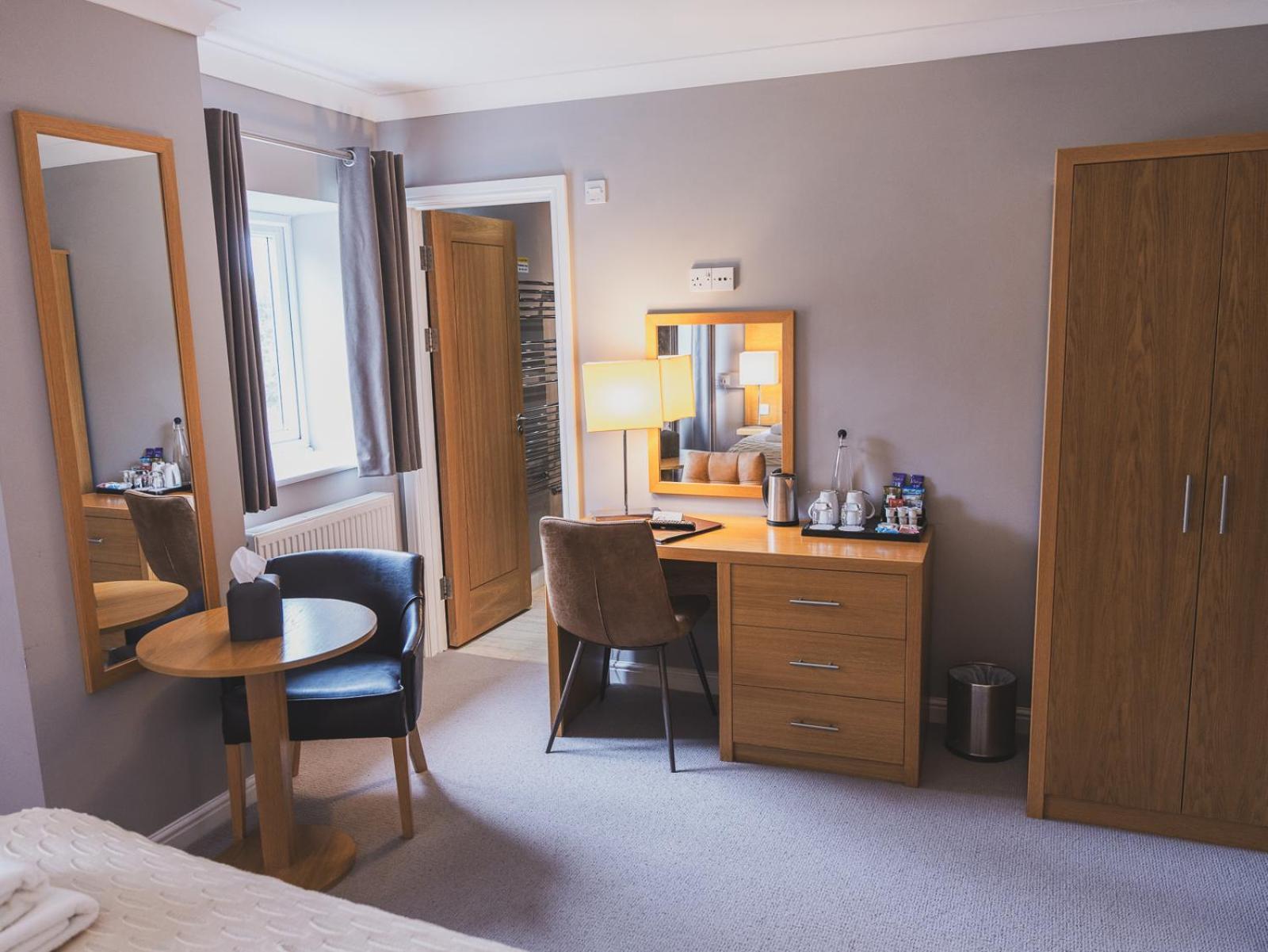 Crossways Otel Wells Dış mekan fotoğraf A room at the hotel