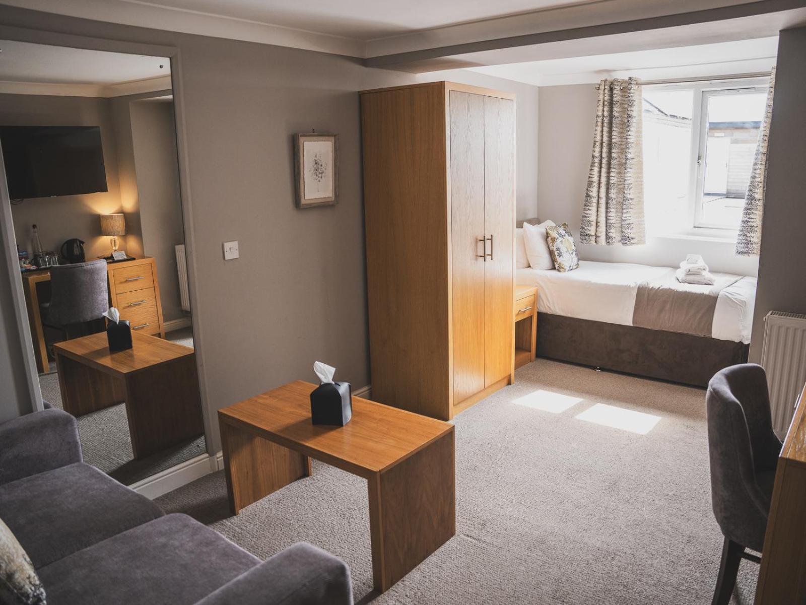 Crossways Otel Wells Dış mekan fotoğraf A room at the hotel