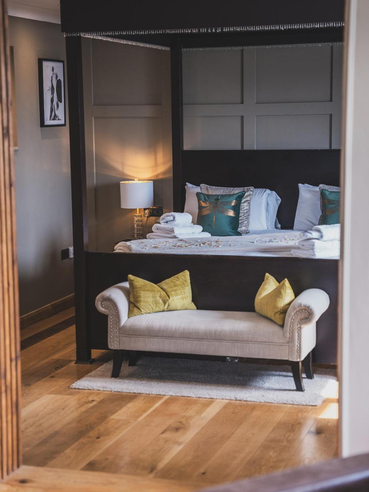 Crossways Otel Wells Oda fotoğraf A bedroom at the hotel