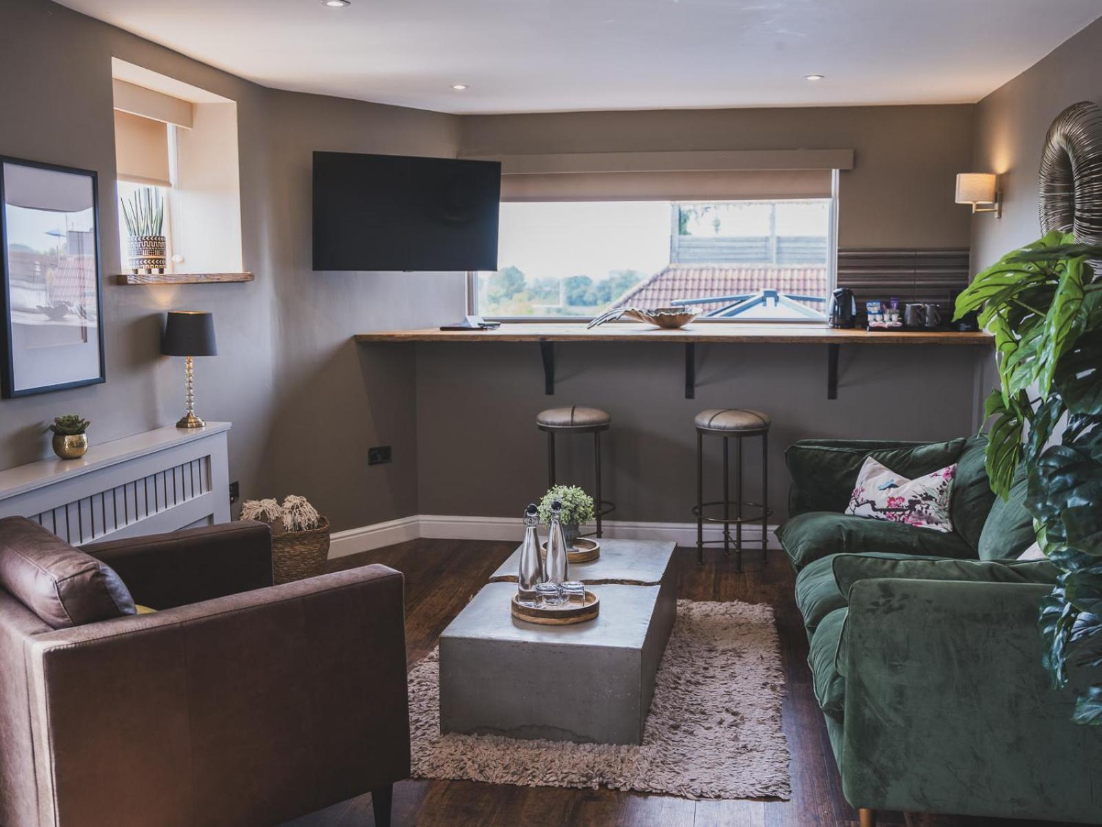 Crossways Otel Wells Oda fotoğraf The interior of a typical apartment at The Mill